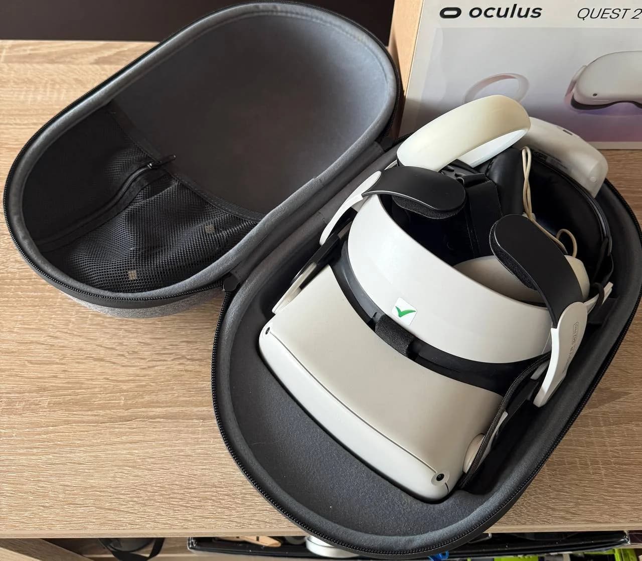 Продам VR очки Oculus Meta Quest 2 - 64GB - 1