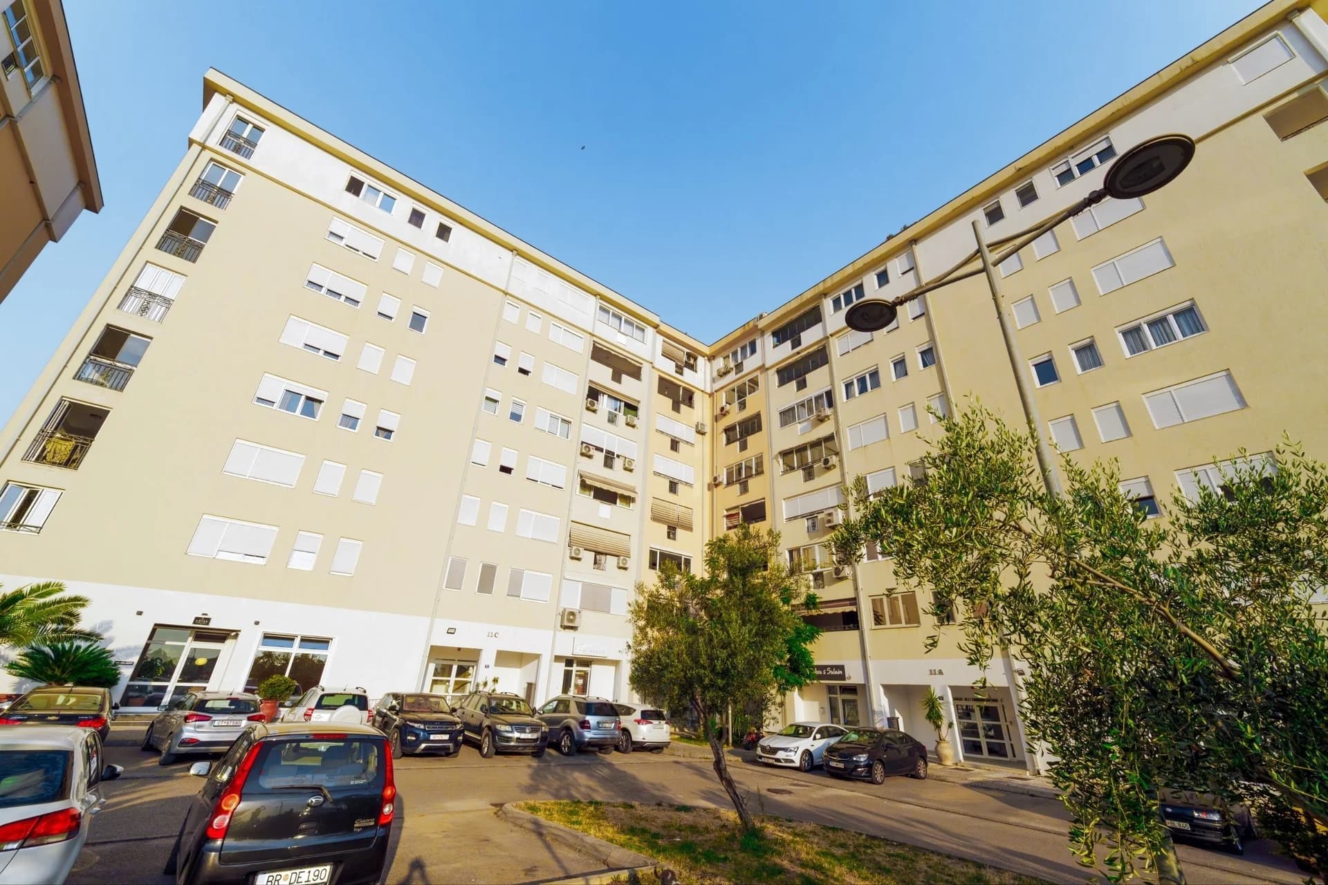 ПРОДАЁТСЯ ПРОСТОРНАЯ КВАРТИРА 104 М² В ЦЕНТРЕ БАРА - 1