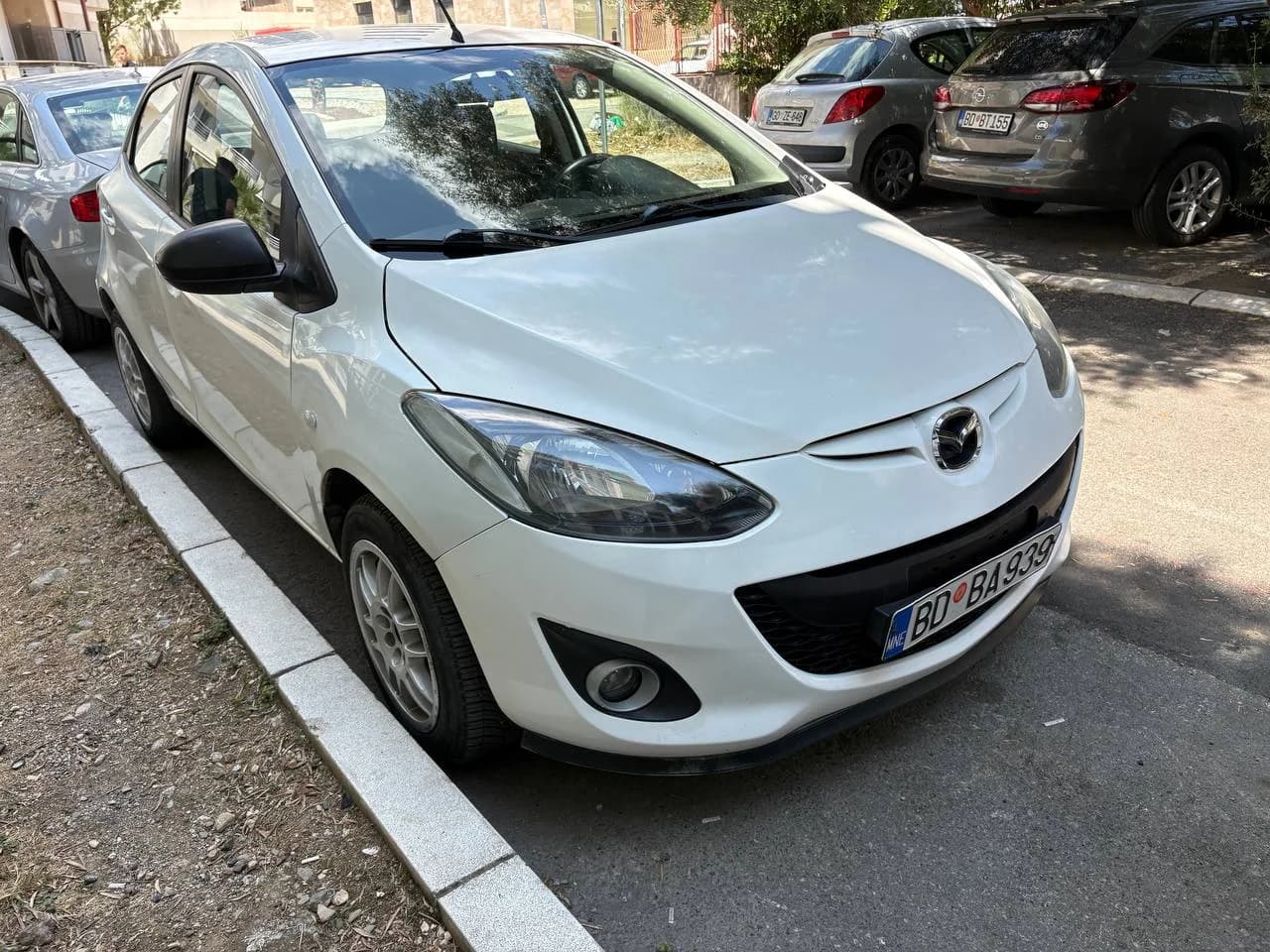 Продаем Mazda 2 АКПП 2011 г.в. в хорошем состоянии на местной регистрации. - 1