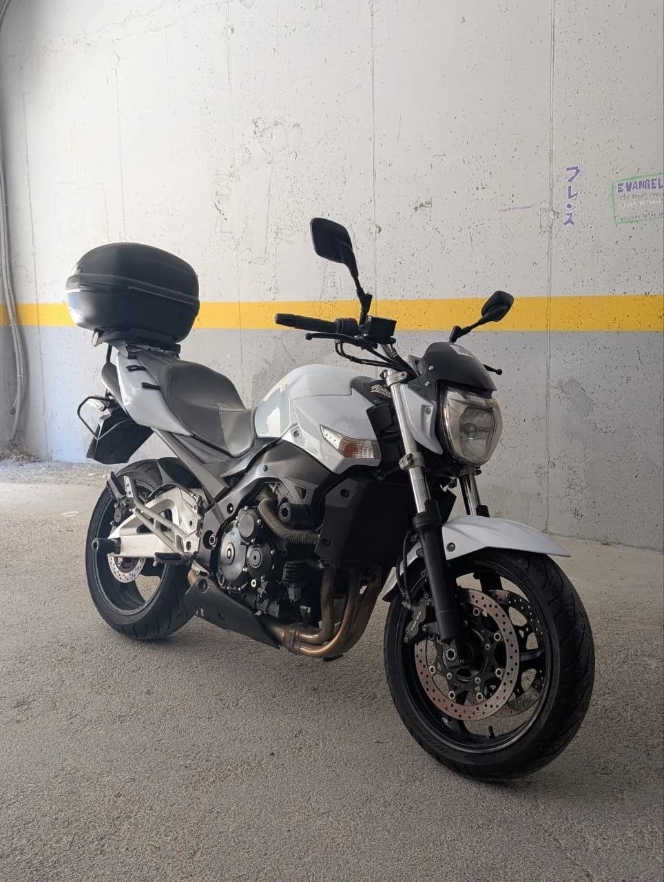 Продаю мотоцикл Suzuki GSR600 - 1