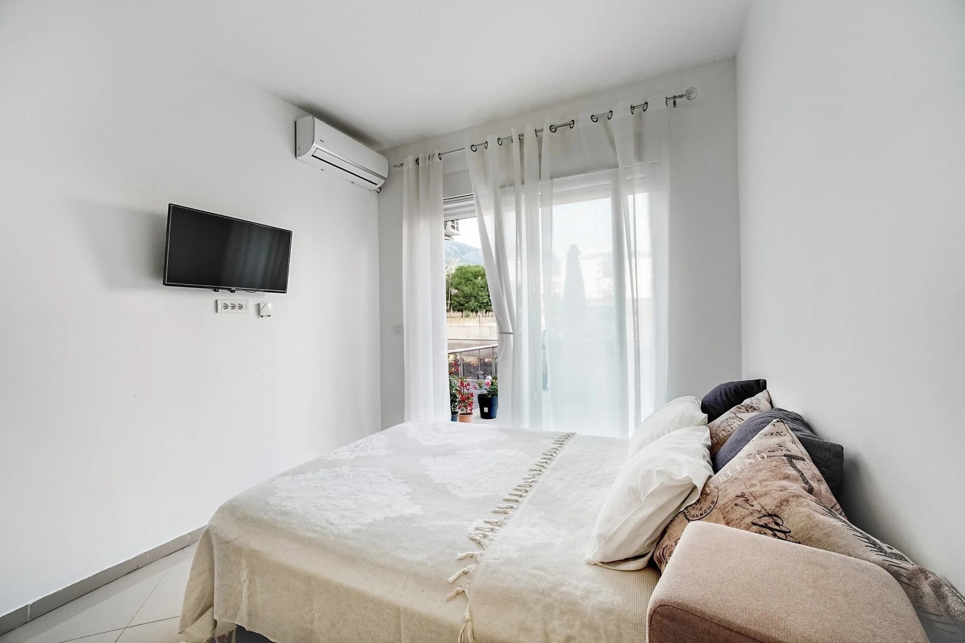 ПОСУТОЧНАЯ АРЕНДА В БАРЕ – СТУДИЯ 20 М² + БОЛЬШАЯ ТЕРРАСА 24 М², 2 МИНУТЫ ДО МОРЯ! - 1