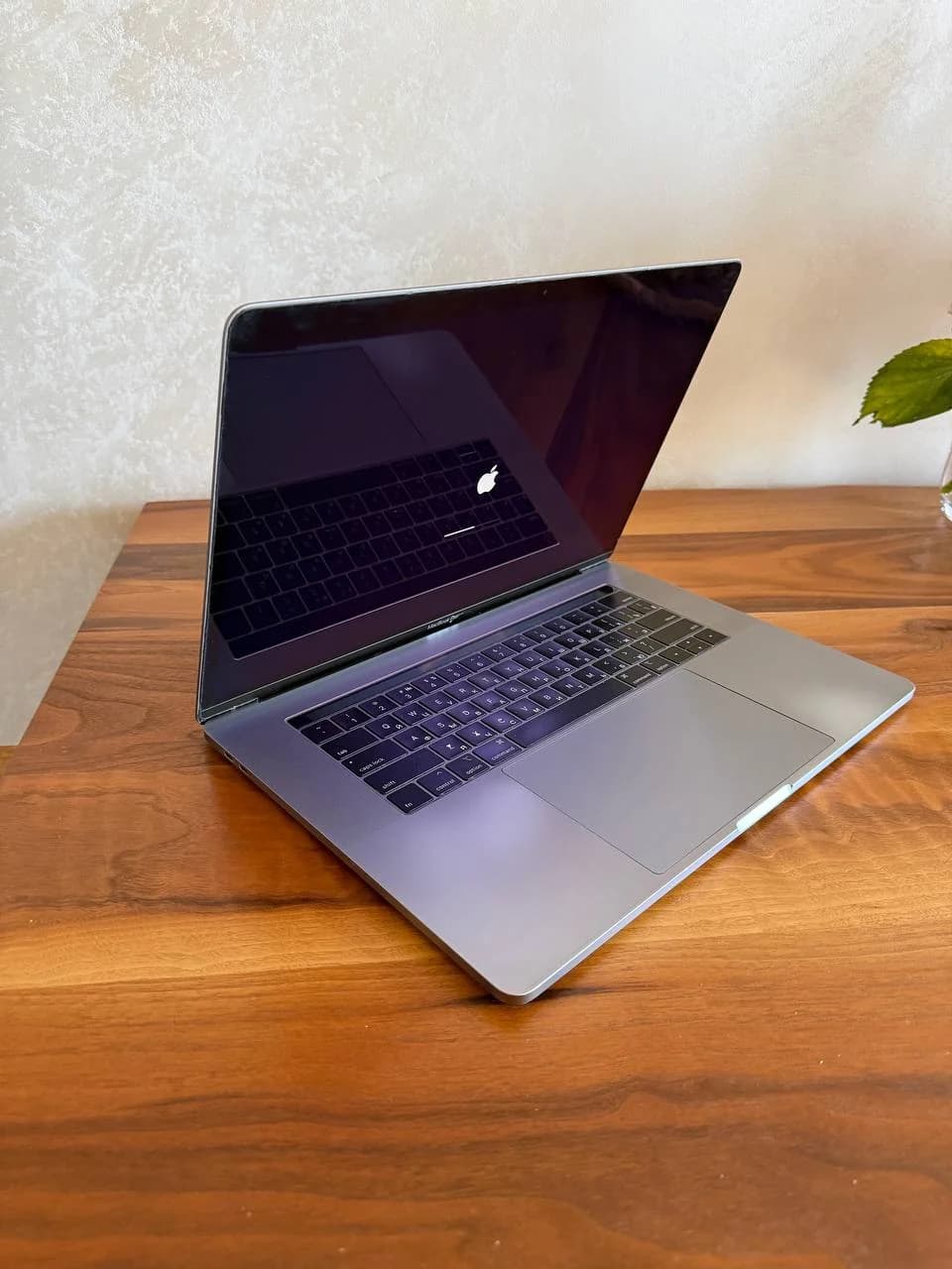 MacBook Pro 15.4 A1990 - 1