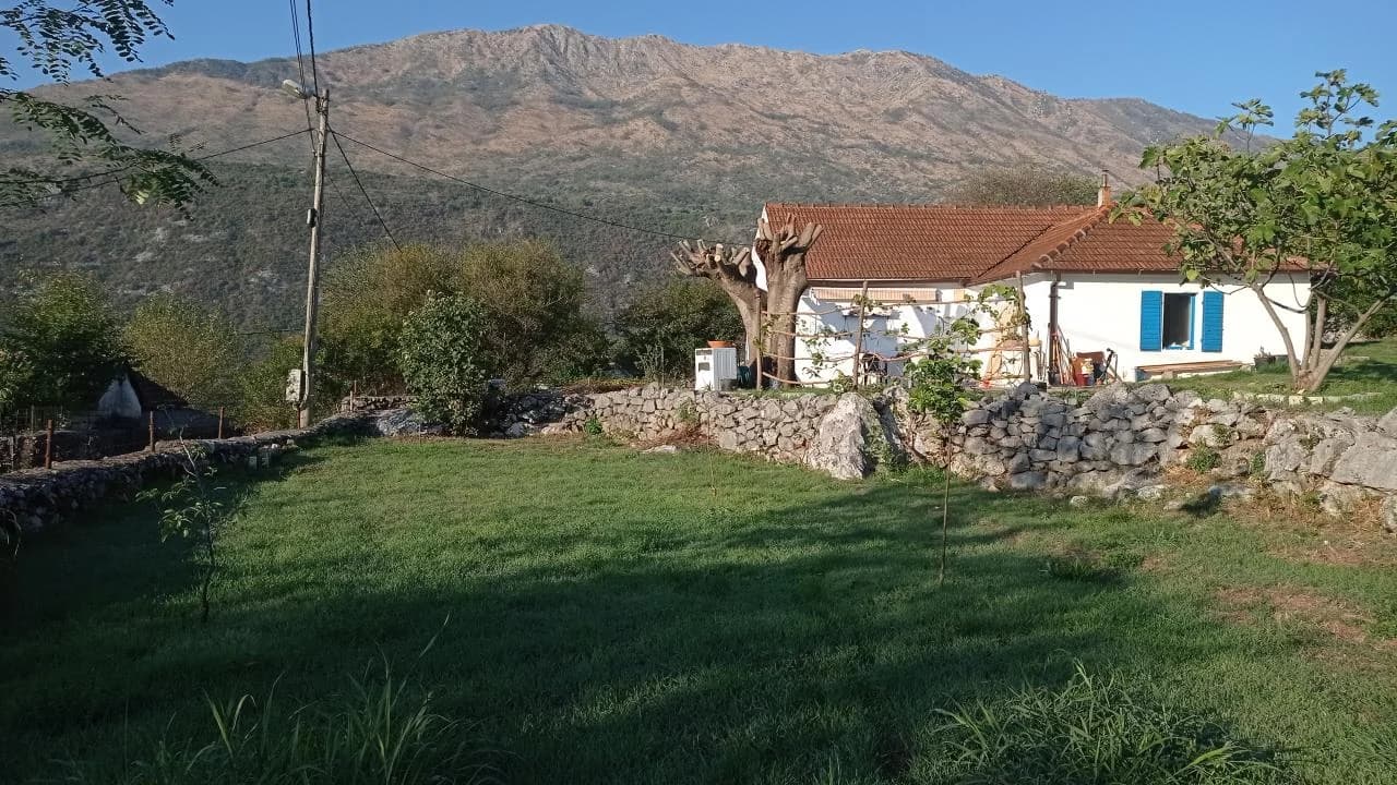 Продажа: Крепкий каменный дом с участком в Орья Лука, Даниловград - 1