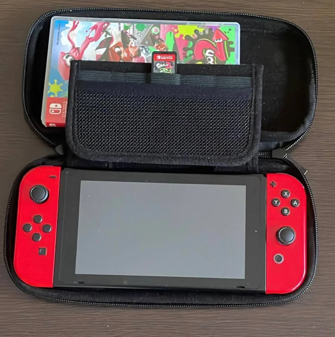 Продам Nintendo Switch (1-е поколение) с красными Joy-Con + игра Splatoon 2. - 1