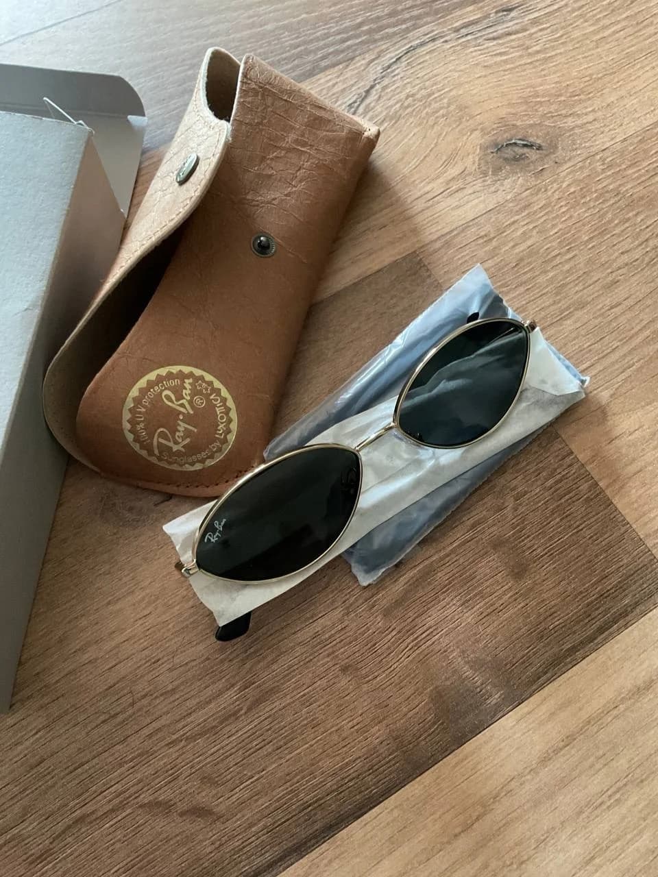 Продаются абсолютно новые оригинальные женские солнцезащитные очки Ray-Ban, модель RB3757 Kai. - 1