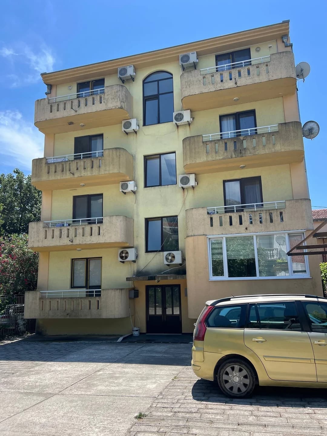 ПРОДАЁТСЯ ОДНОКОМНАТНАЯ КВАРТИРА 34 М² В СУТОМОРЕ — 2 ЭТАЖ, ПАРКОВКА! - 1