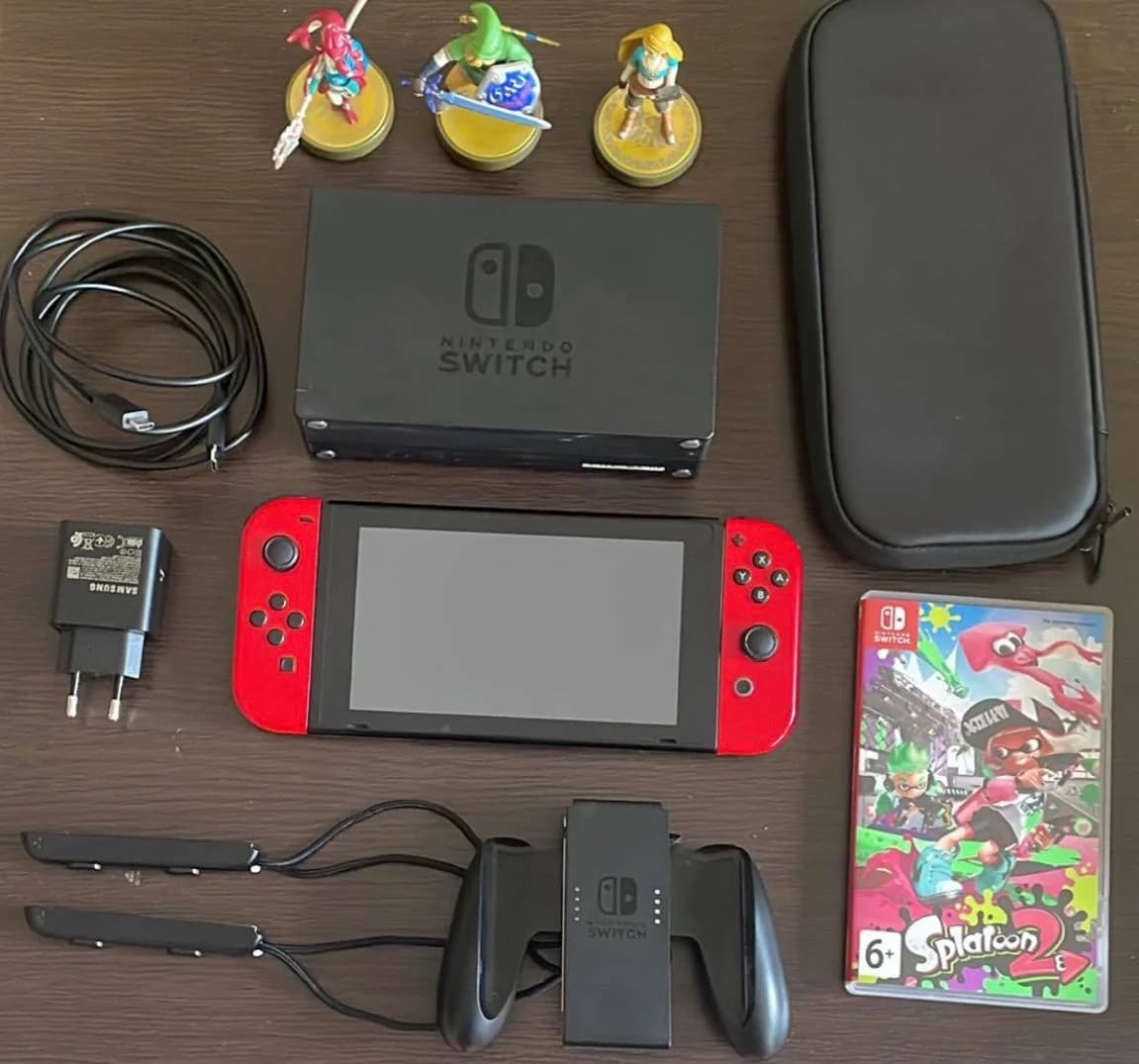 Продам Nintendo Switch (1-е поколение) с красными Joy-Con + игра Splatoon 2. - 1