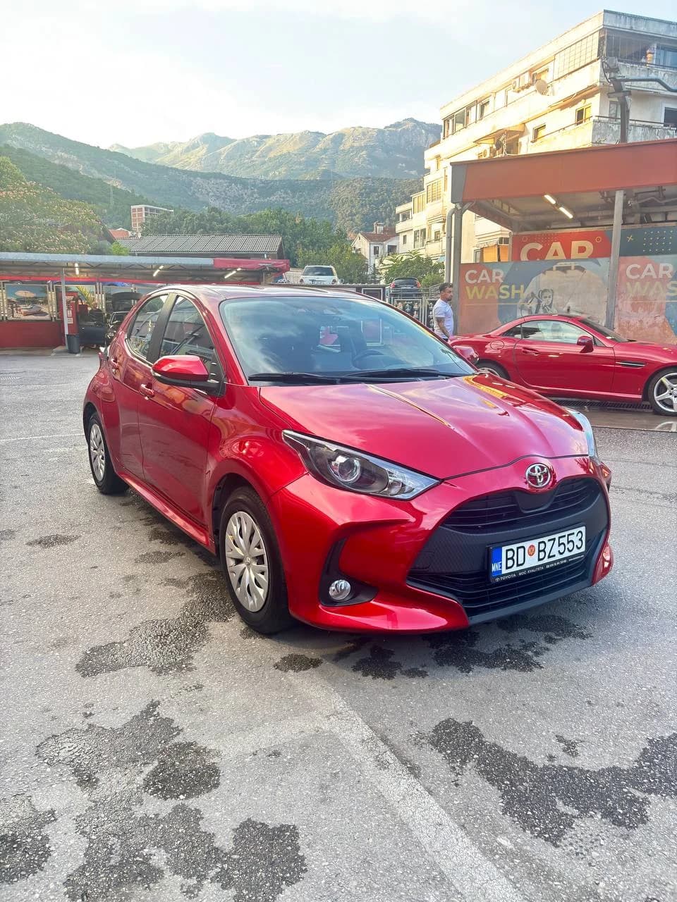 Продаётся Toyota Yaris (2023) — идеальное состояние и официальная гарантия! - 1
