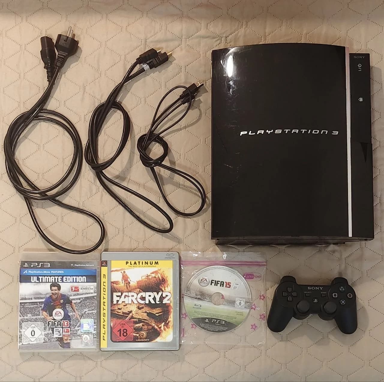 Продаю PlayStation 3 fat (прошитая), в комплекте 3 игры: “fifa13, farcry2, fifa15" - 1