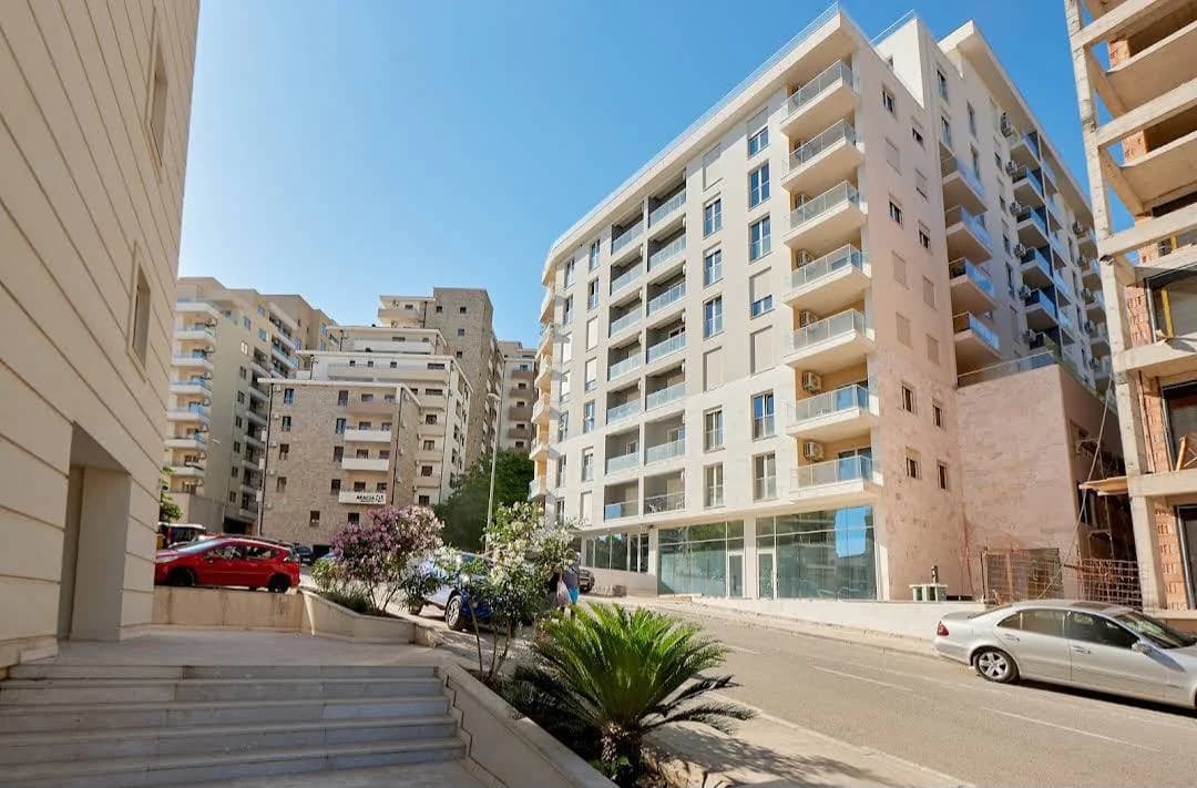 Продается современная квартира с 1 спальней в ЖК «Becici Hills”, Будванская ривьера. - 1