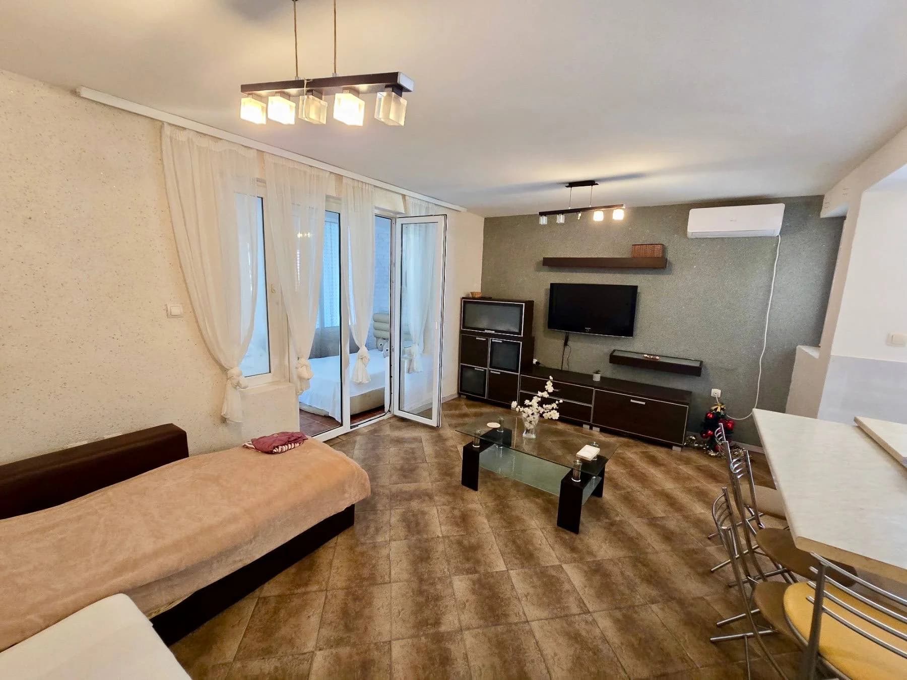 Продаётся **квартира** в Будве, в пешей доступности от моря. - 1