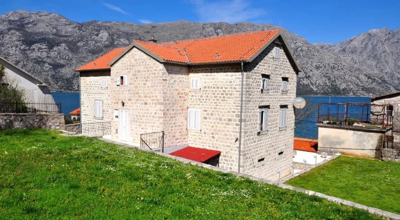 СтоливКоторскийзалив Каменнаявилланапервойлинии Продажа - 1