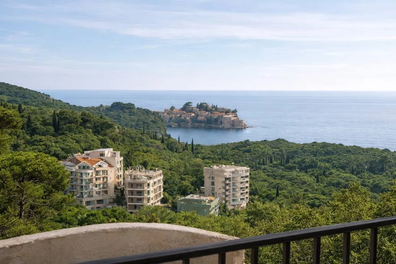 🏝 Срочная продажа студии с видом на море и Святой Стефан - 1