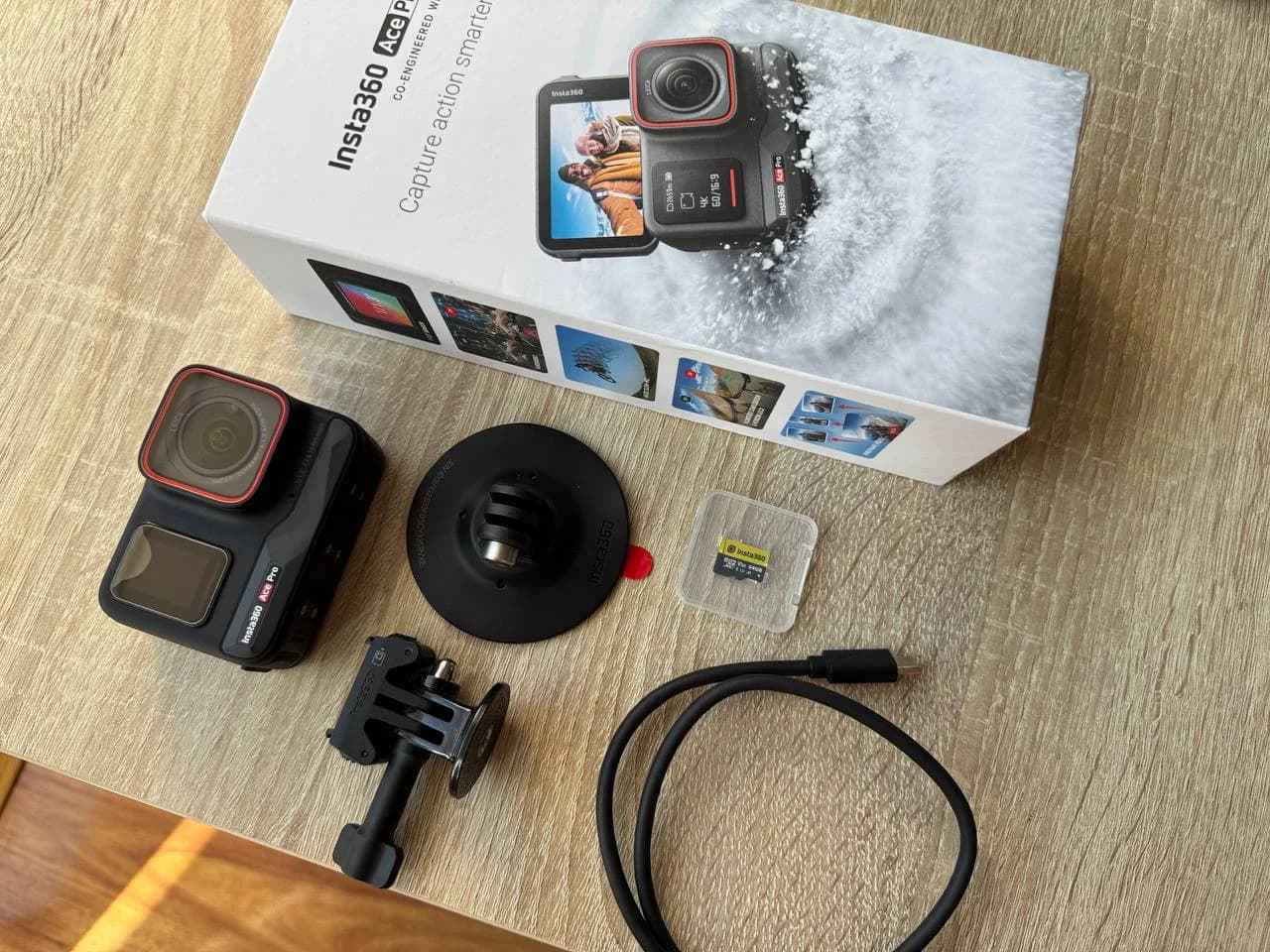 Insta 360 Ace Pro - 1