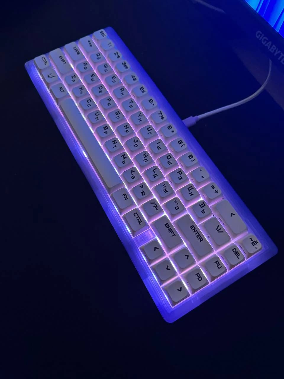 Клавиатура ardor gaming patron и кастомная на базе keychron k8 - 1