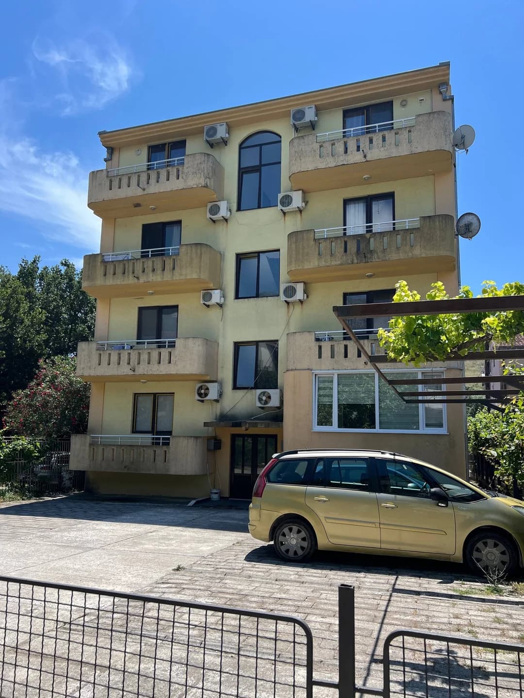 ПРОДАЁТСЯ ОДНОКОМНАТНАЯ КВАРТИРА 34 М² В СУТОМОРЕ — 2 ЭТАЖ, ПАРКОВКА! - 1