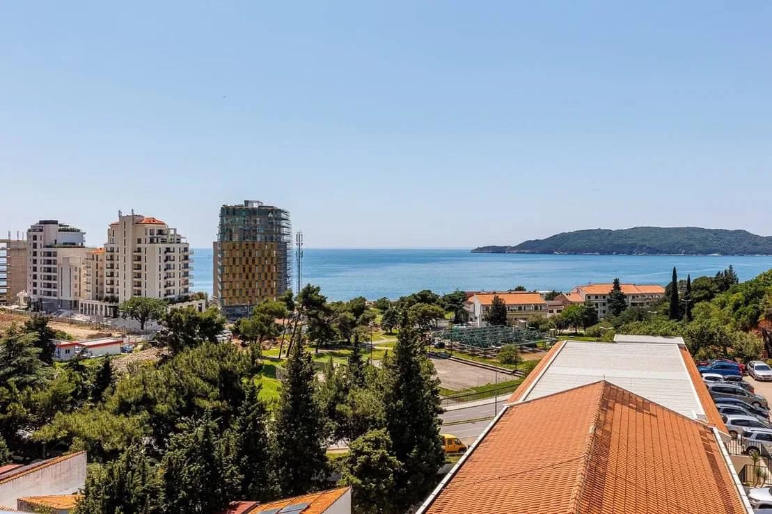 Современная квартира в Бечичи с 2 спальнями, с видом на море и паркингом - 1