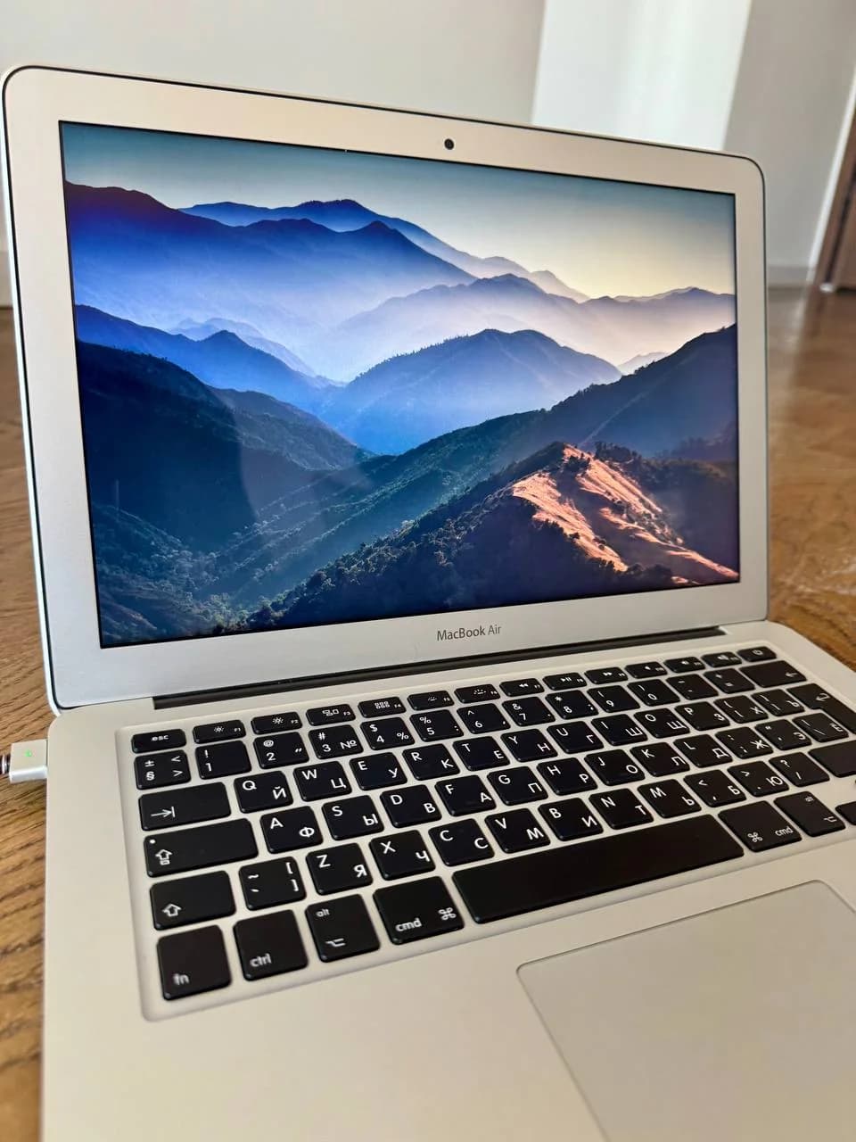 Продаю проверенный временем MacBook Air A1466 - 1