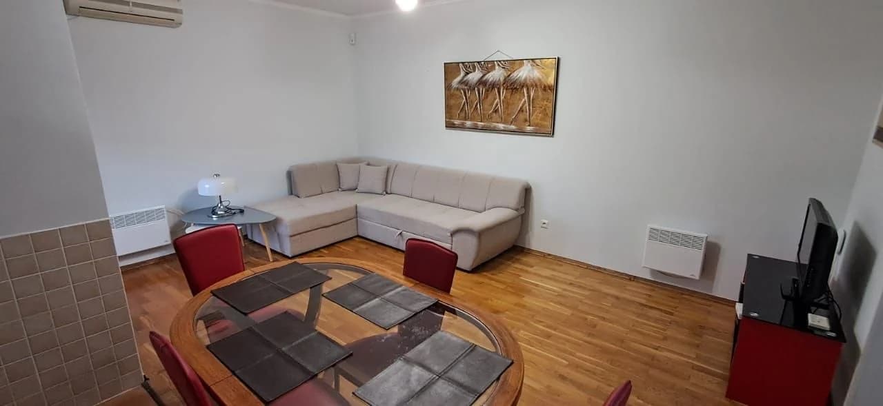 Уютная квартира с отдельной спальней в Петровац, 51м² - 1