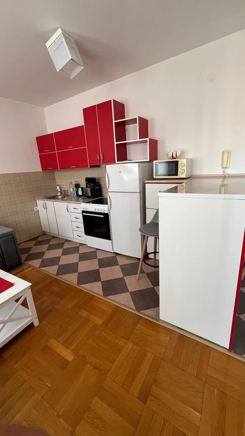 ПРОДАЁТСЯ КВАРТИРА В БАРЕ, РАЙОН ČELUGA — 42 М² + ДВЕ ПРОСТОРНЫЕ ТЕРРАСЫ - 1