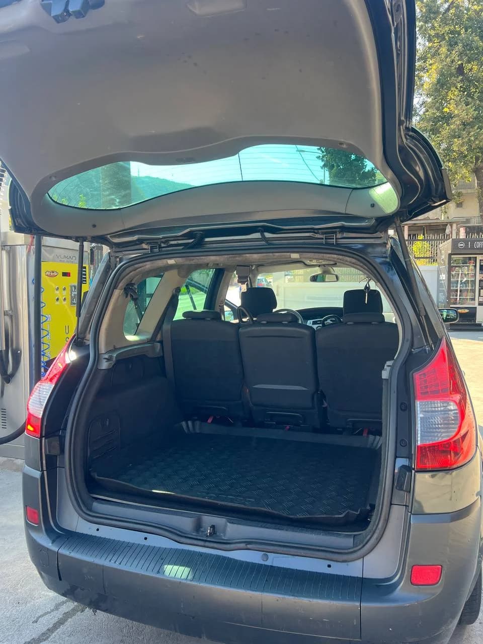 Продается Renault Megane Scenic 1.9 DCI Manual (Grand) 2-го поколения - 1