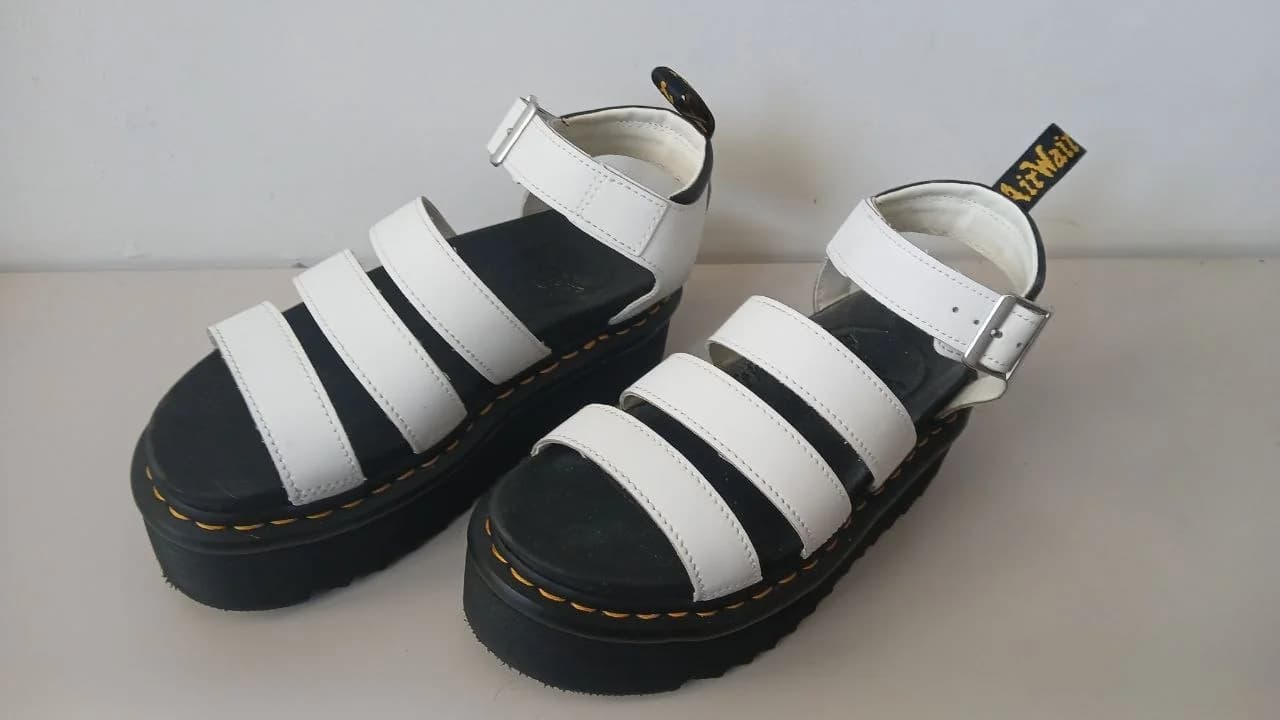 Продам новые сандалии Dr. Martens - 1